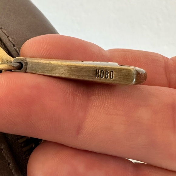 HOBO Gray Round | Circular Leather Crossbody Purse - Picture 4 of 13